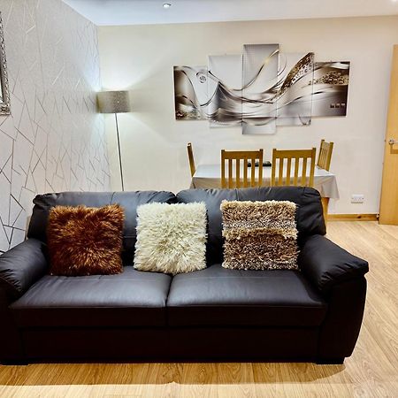 Azim And Suzi'S City Centre Apartment Инвернесс Экстерьер фото
