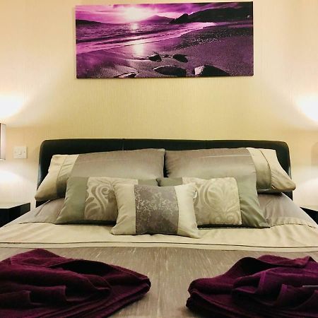 Azim And Suzi'S City Centre Apartment Инвернесс Экстерьер фото