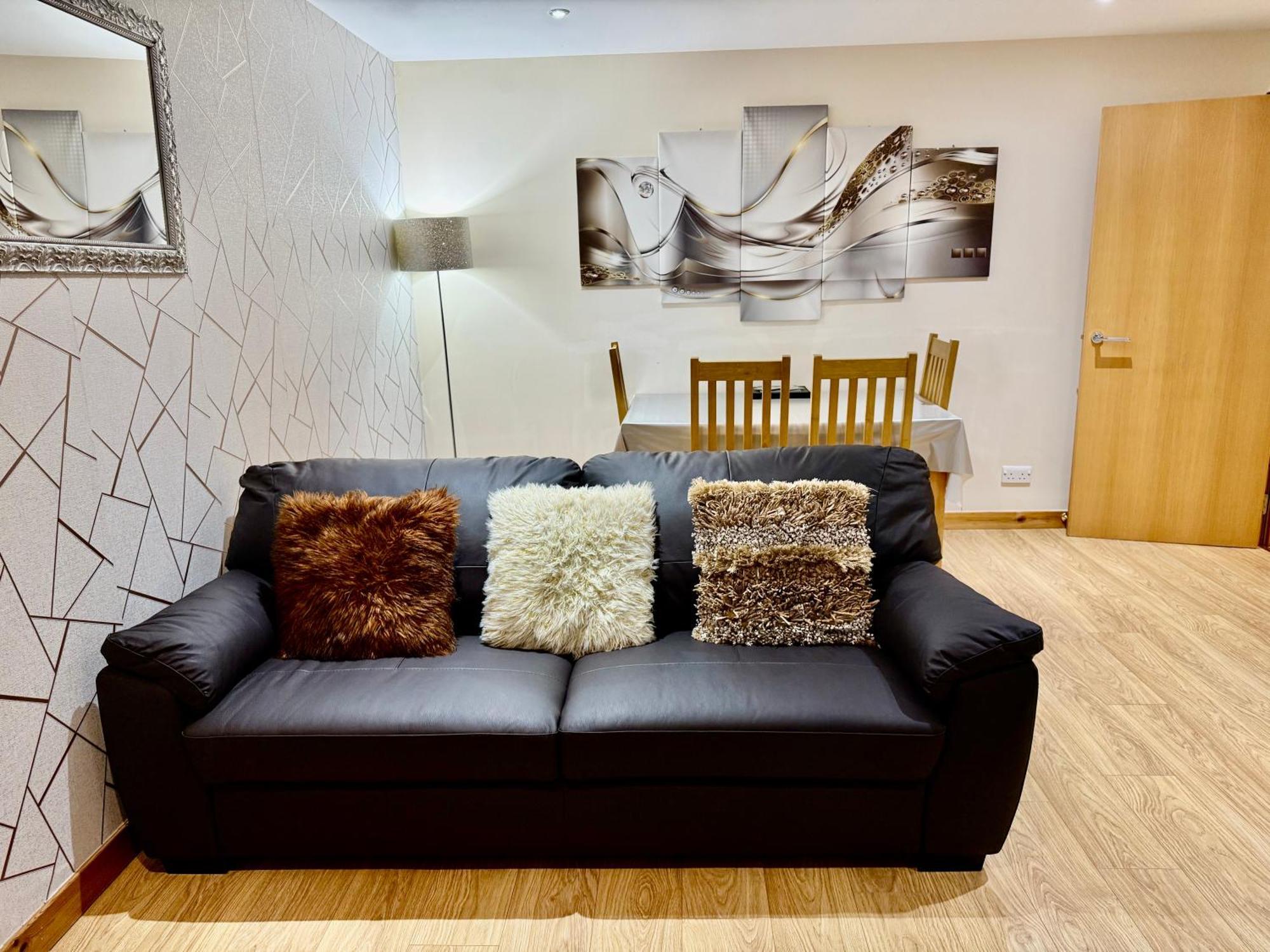 Azim And Suzi'S City Centre Apartment Инвернесс Экстерьер фото