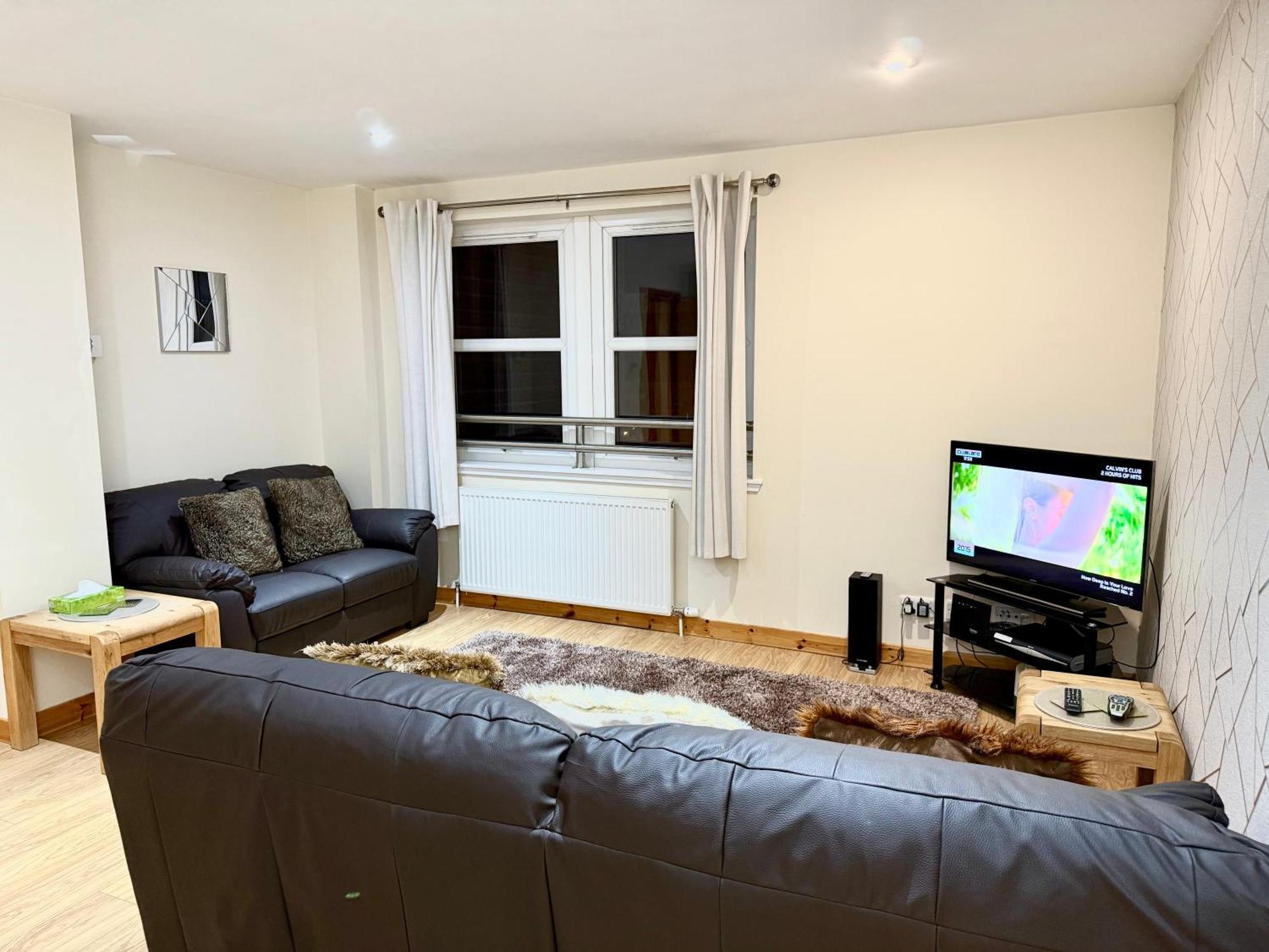 Azim And Suzi'S City Centre Apartment Инвернесс Экстерьер фото
