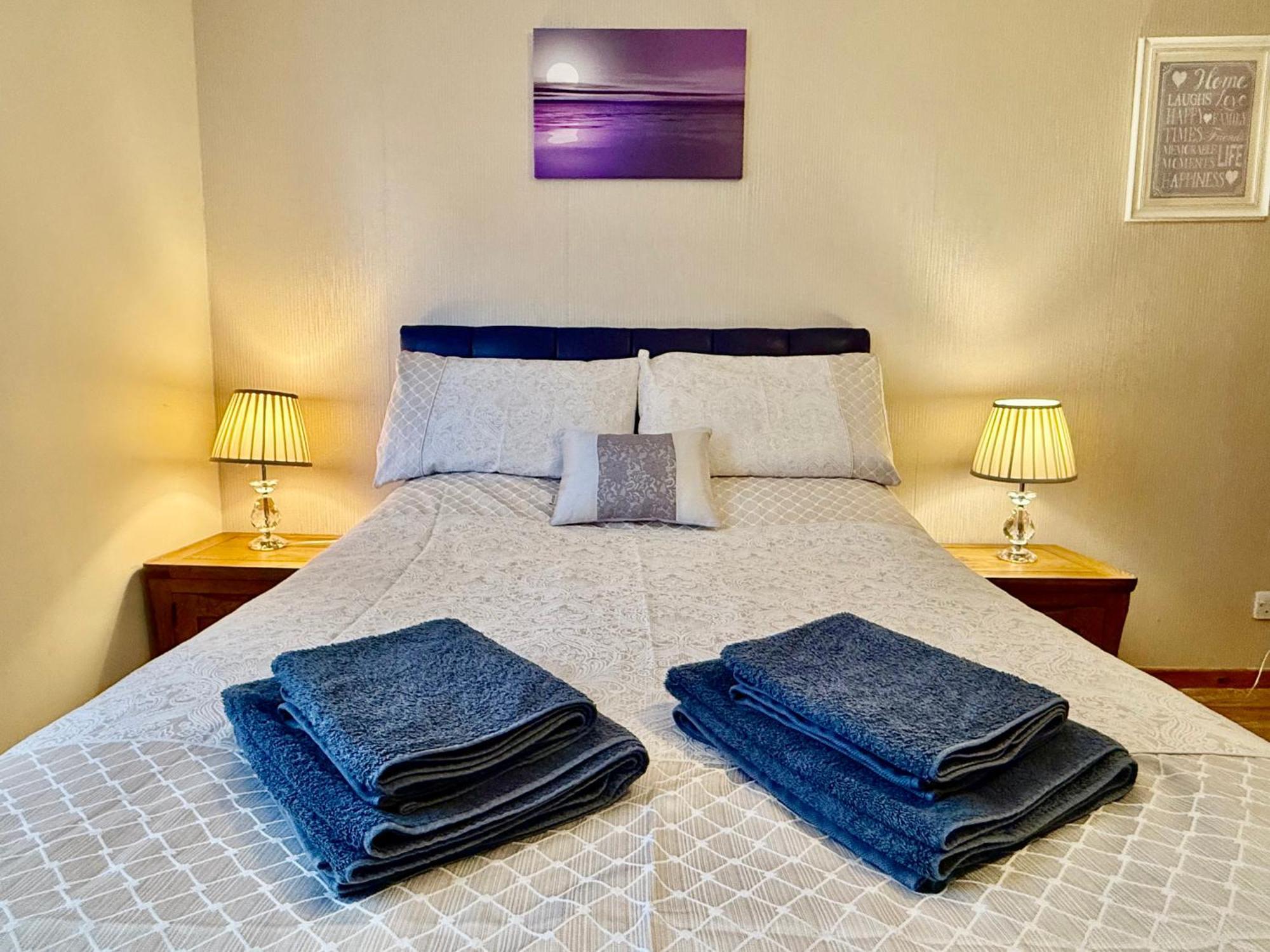 Azim And Suzi'S City Centre Apartment Инвернесс Экстерьер фото