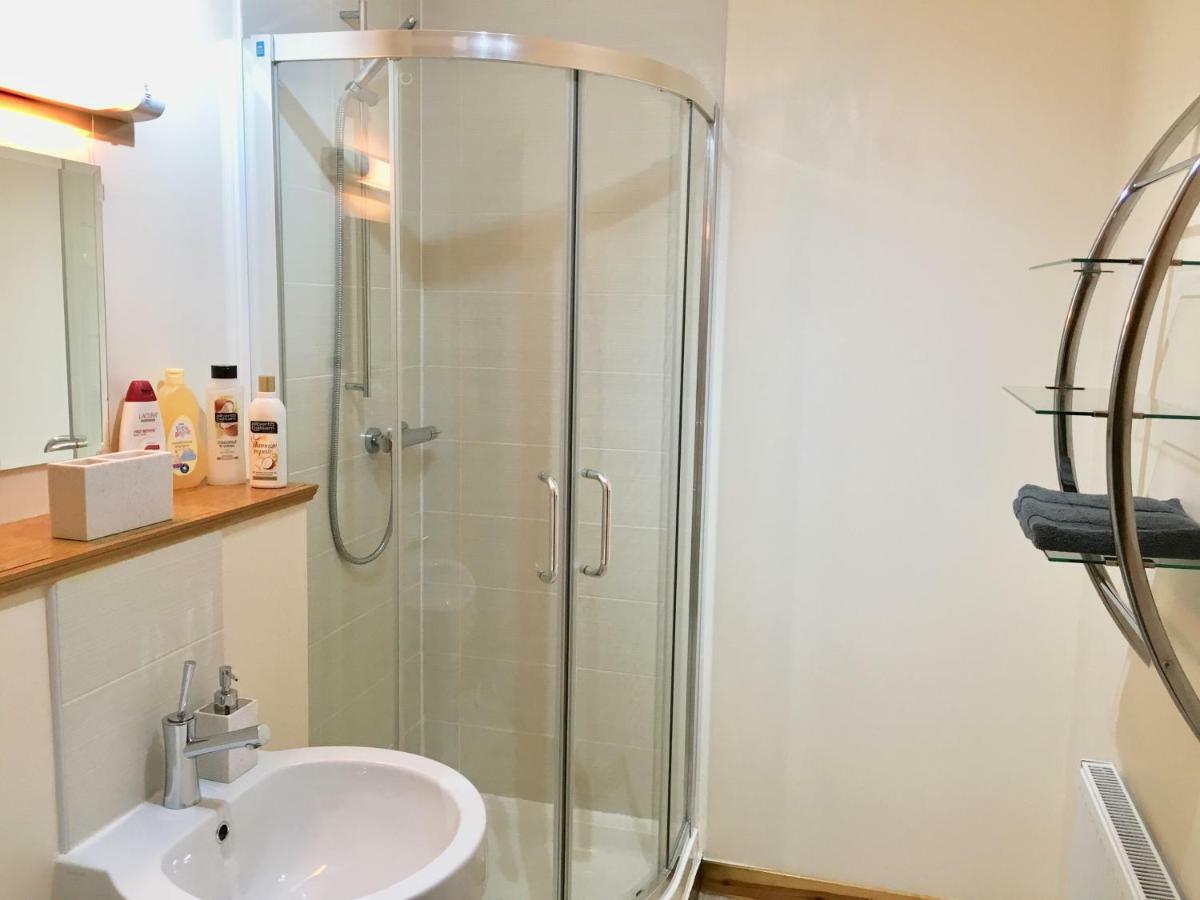 Azim And Suzi'S City Centre Apartment Инвернесс Экстерьер фото