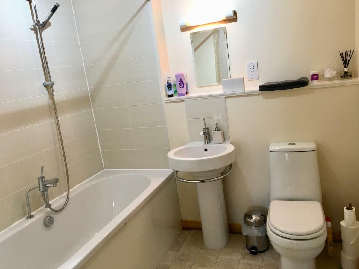 Azim And Suzi'S City Centre Apartment Инвернесс Экстерьер фото