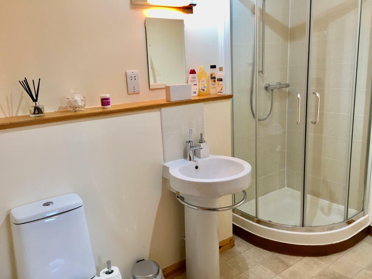 Azim And Suzi'S City Centre Apartment Инвернесс Экстерьер фото